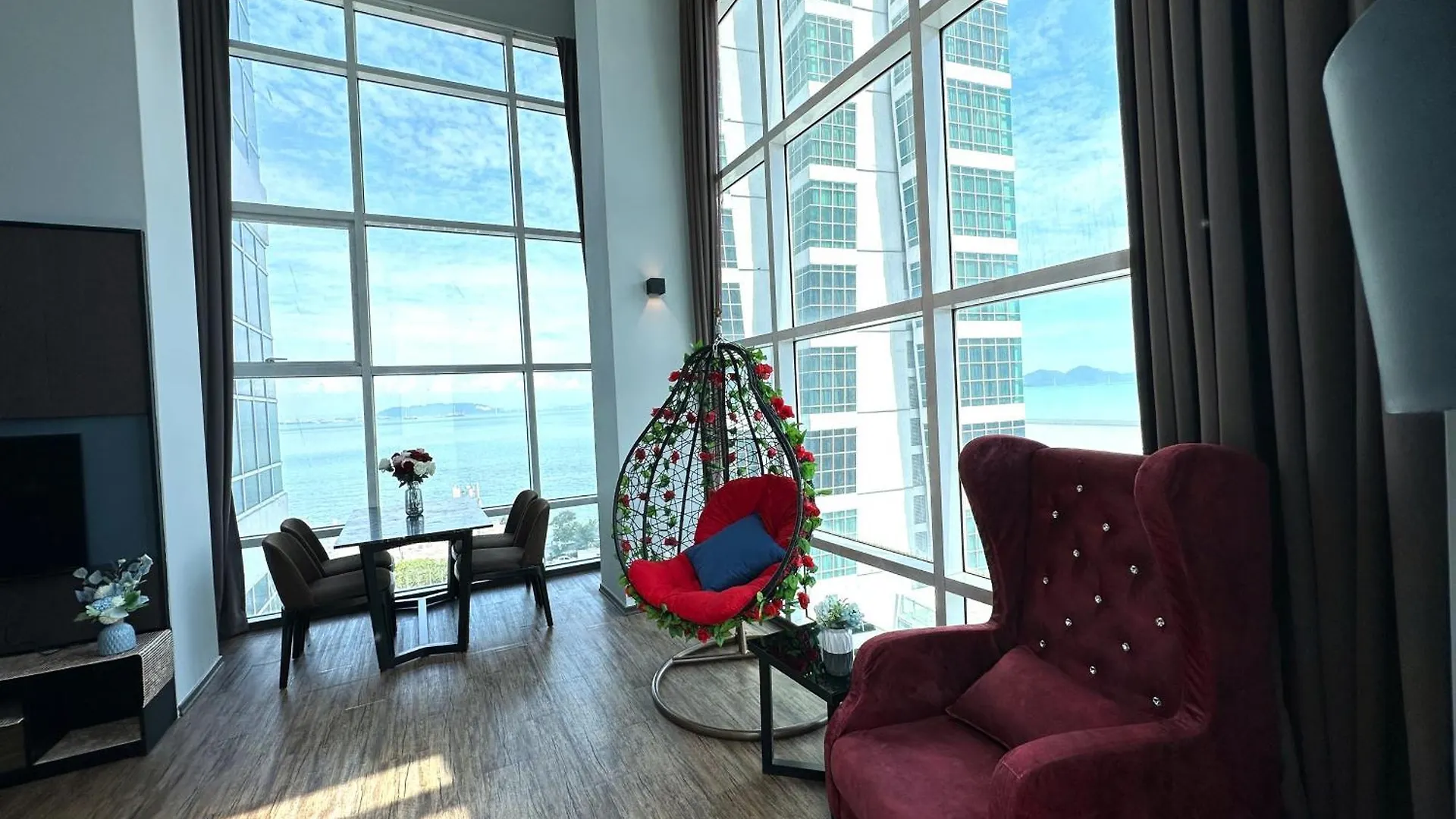 Daire Amazing Seaview Duplex George Town Maritime Suites 07