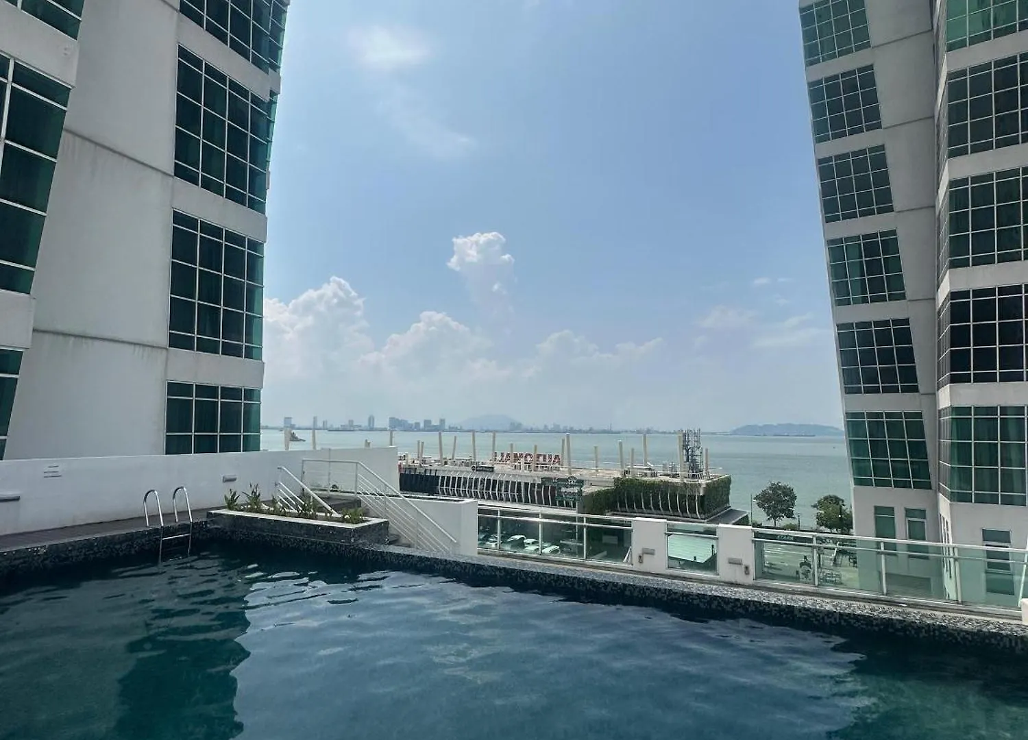 Amazing Seaview Duplex George Town Maritime Suites 07 0*,
