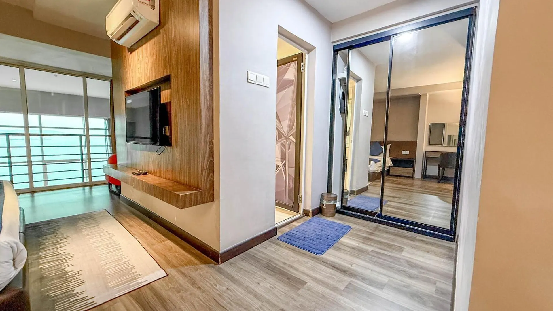 Amazing Seaview Duplex George Town Maritime Suites 07 Malezya